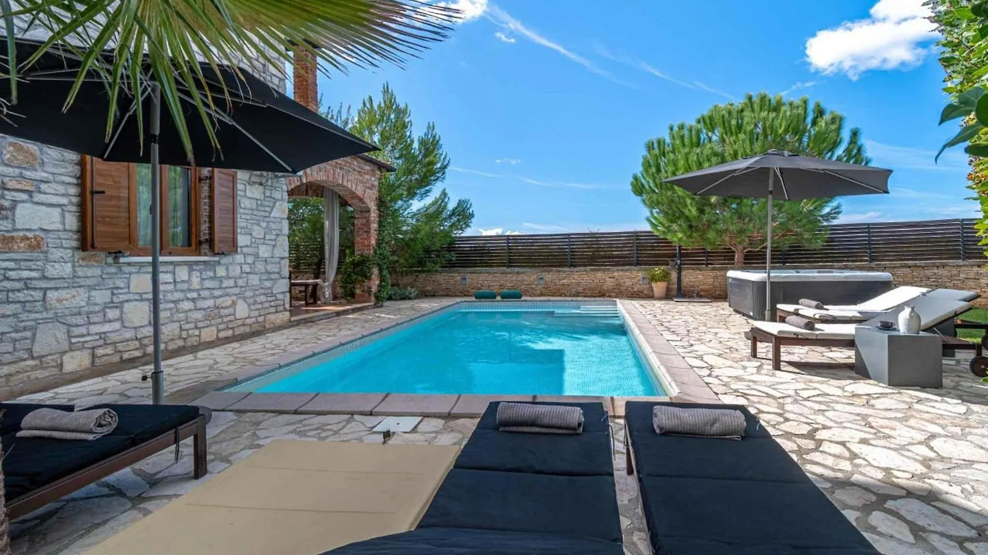 Nice Home In Cabrunici With Wifi