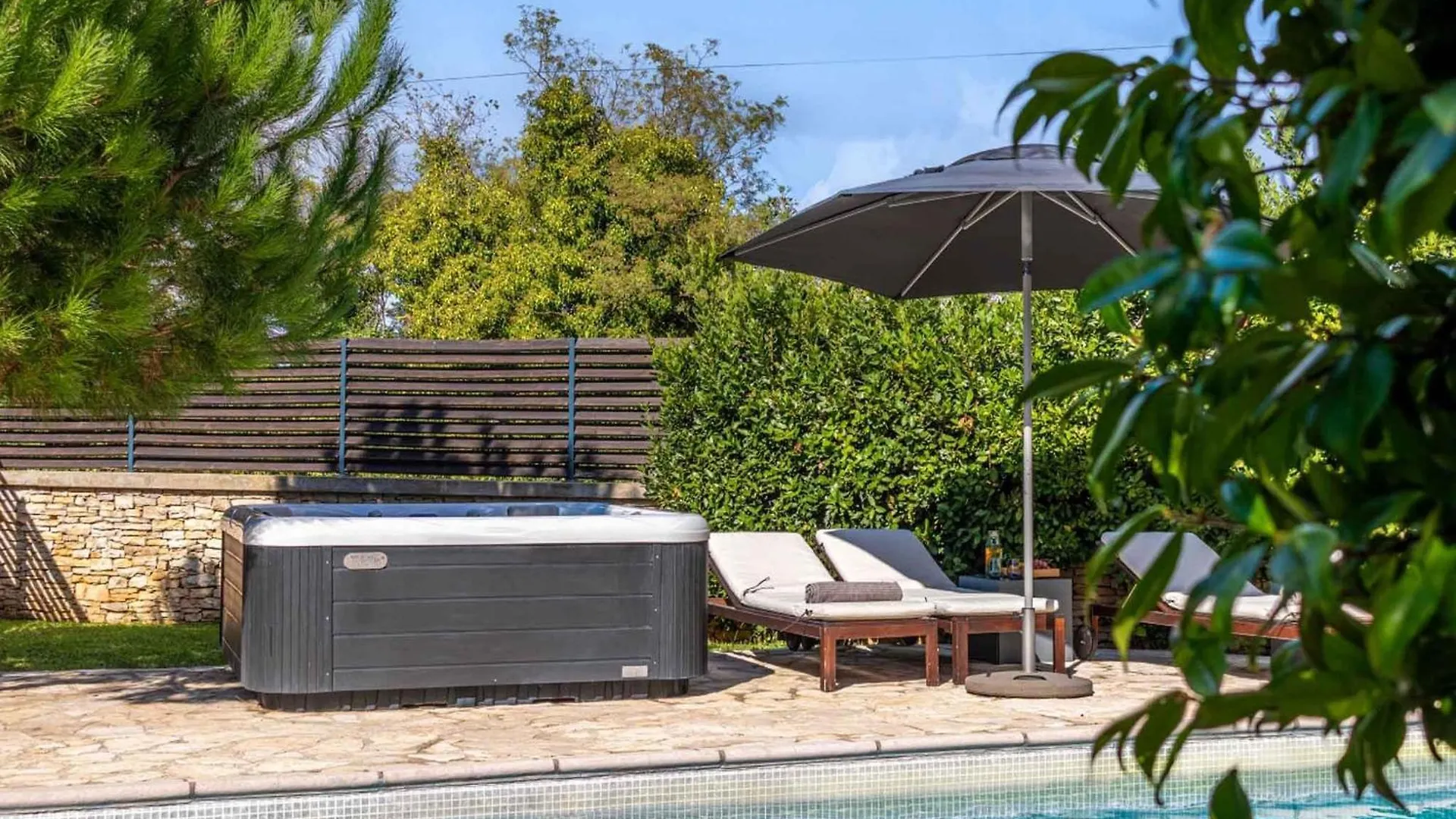 Nice Home In Cabrunici With Wifi 0*,