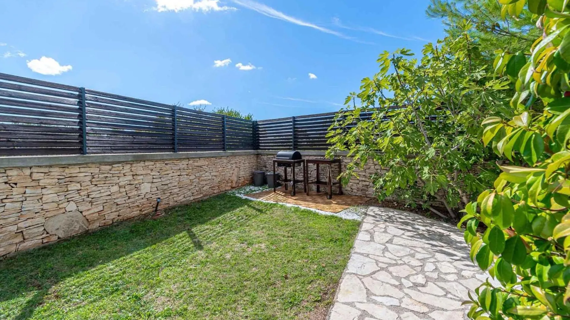Holiday home Nice Home In Cabrunici With Wifi