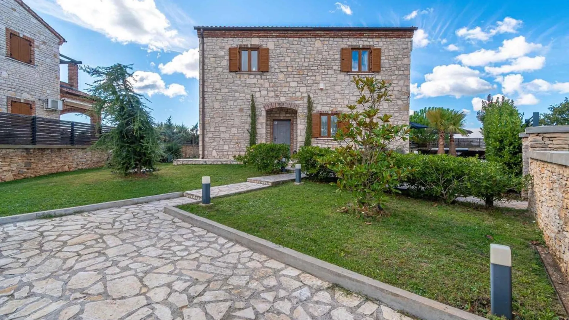 Nice Home In Cabrunici With Wifi 0*,